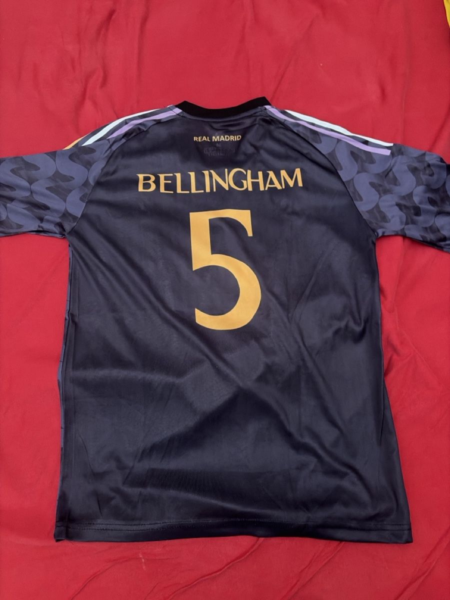 Leibchen & Hosen: Fussballtrikot  – Gebraucht aus Gommiswald von aar_zr2b 1