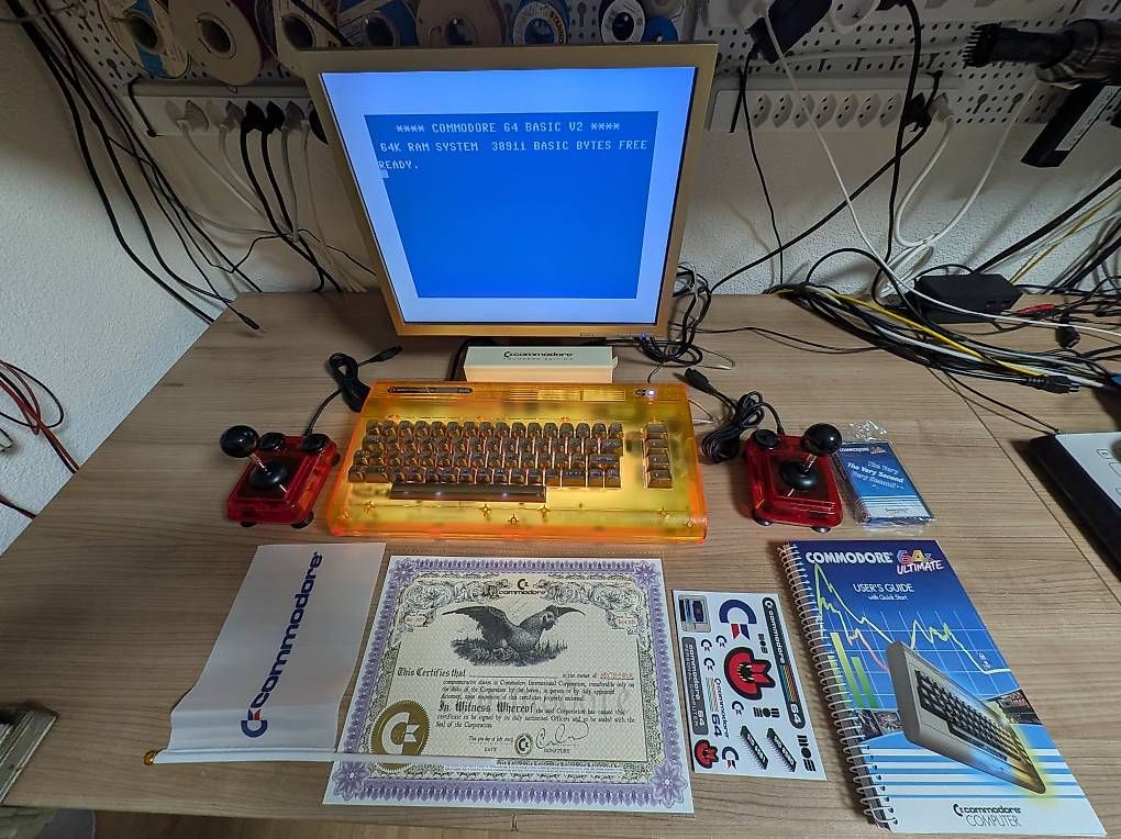 Commodore PC: Commodore 64 Ultimate Founders Edition + Zubehör – Usato da Winterthur venduto da Catscan 3