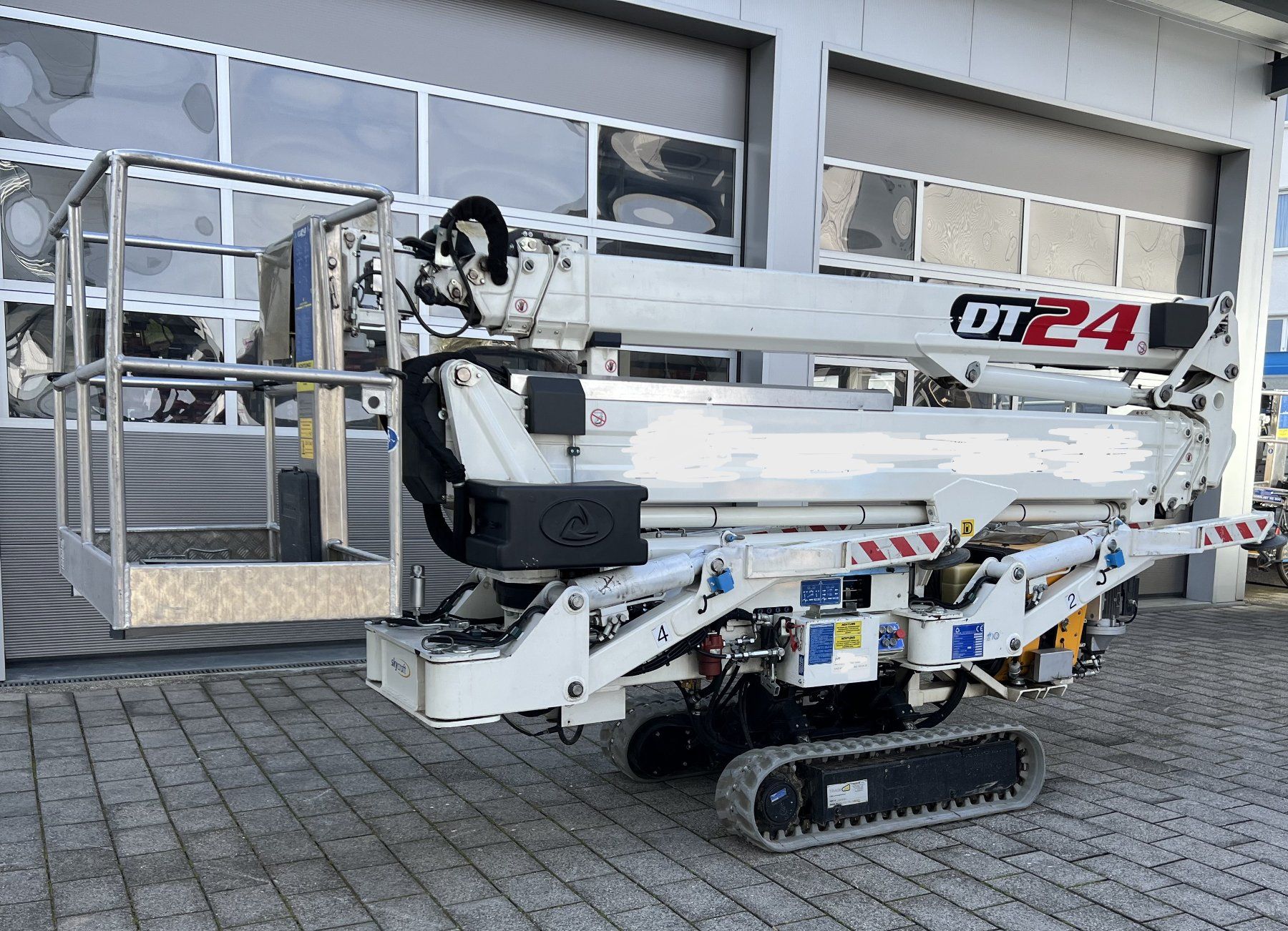 Hebebühne & Wagenheber: Arbeitsbühne Spyder Cela DT 24 – Gebraucht aus Amriswil von  2