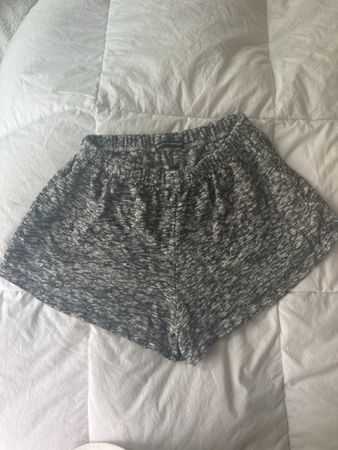 Short Brandy Melville gris chiné, T.U., parfait pour l'été!