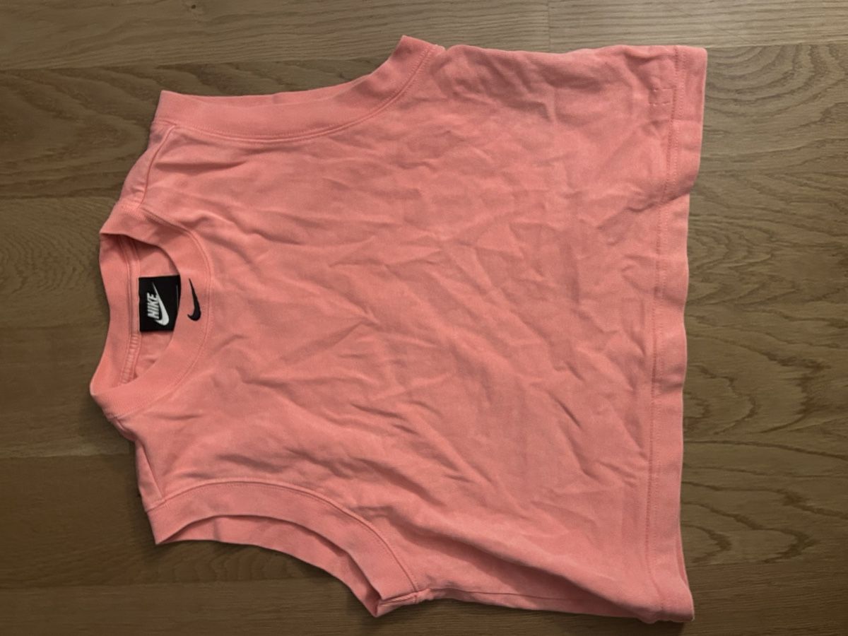 Nike Top: Top Nike – Nuovo (secondo la descrizione) da Schöftland venduto da DesignbyNaja