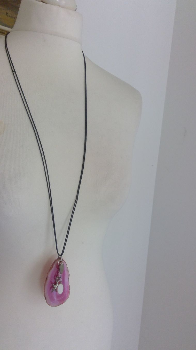 Colliers: Collier sautoir avec Agate rose & breloques, NEUF – Neuf avec emballage d'origine à Agiez par chouchanelle 3
