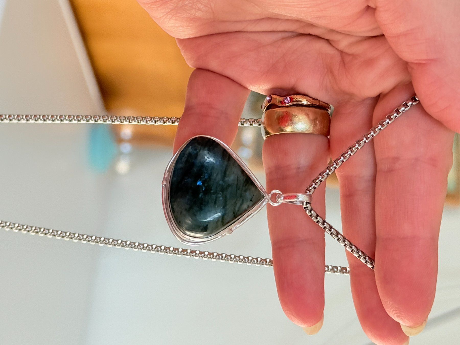 Ketten: Collier Labradorite naturelle – Neu und originalverpackt aus Genève von AGBERG 4