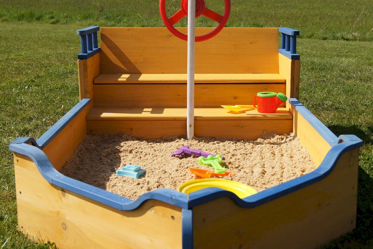 Bacs à sable: Piratenboot Sandkasten Boot aus Holz – Neuf avec emballage d'origine à Bottighofen par zaap 4