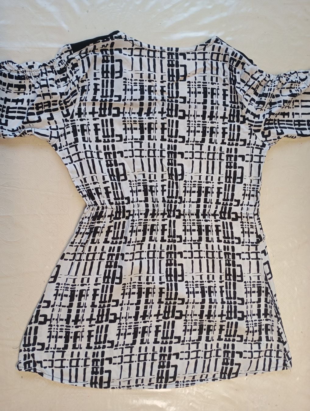 Camicette: Blouse geometric pattern black white size s used – Usato da Bern venduto da pav_8b6j 5