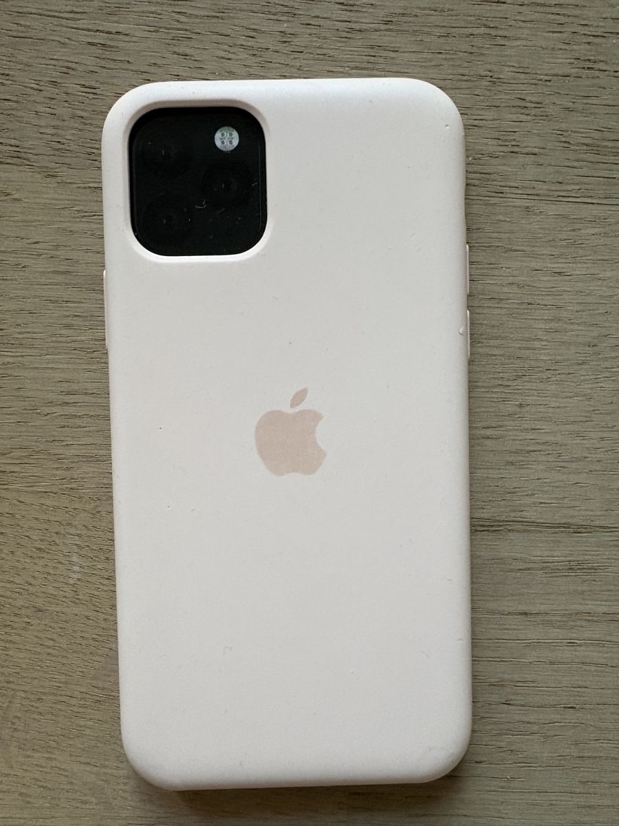 Apple Cover & Protezioni schermo: Apple Silicone Case iphone 11 Pro – Usato da Bern venduto da Janina.Leandra