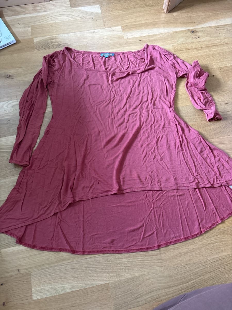 T-shirt: Tranquillo Shirt lang, schöner Rotton – Usato da Grosshöchstetten venduto da annalena288 1
