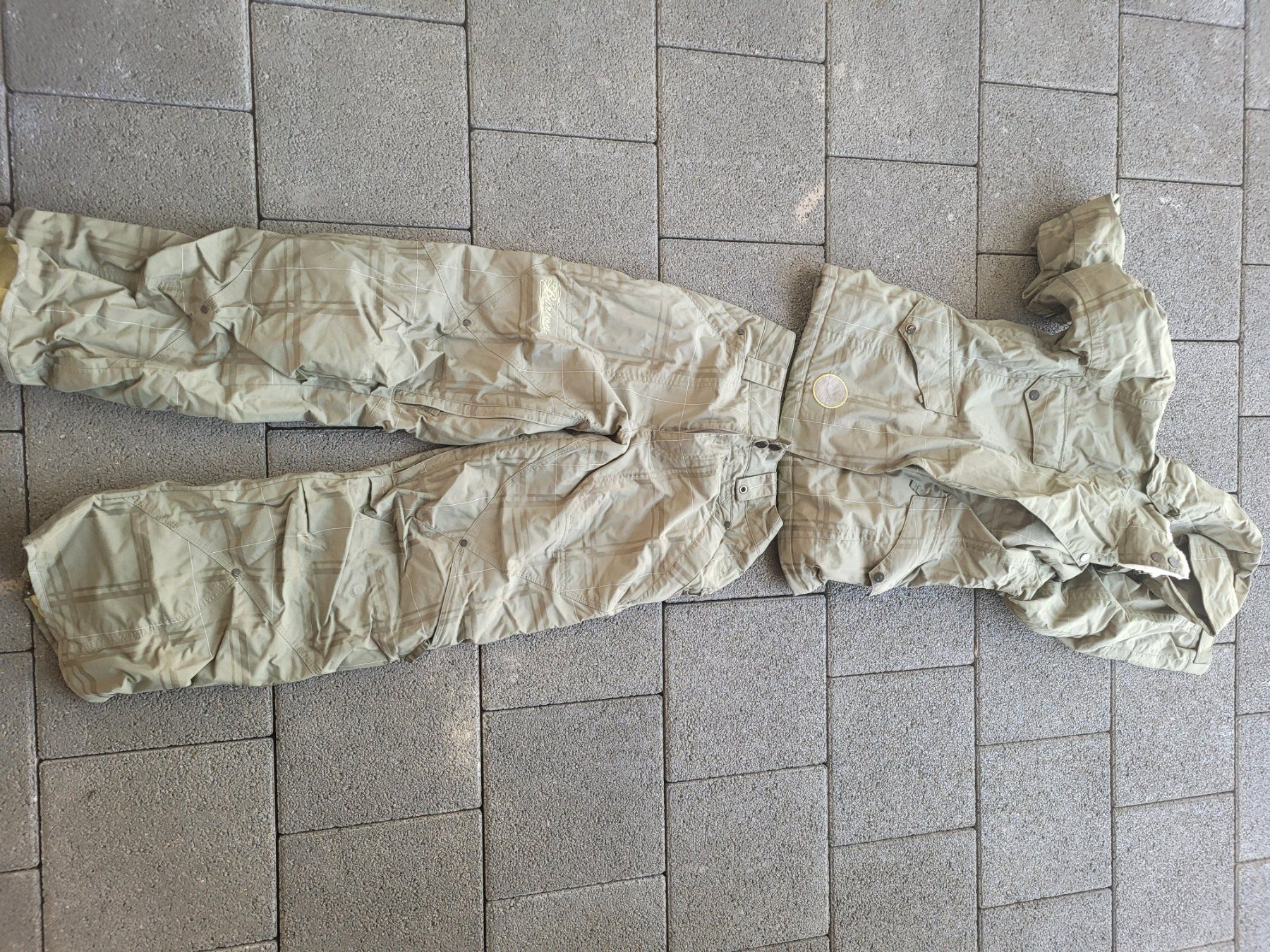 Burton Completi & Tailleur: burton skianzug gr xs – Usato da Schalunen venduto da Sunneschiin09 2