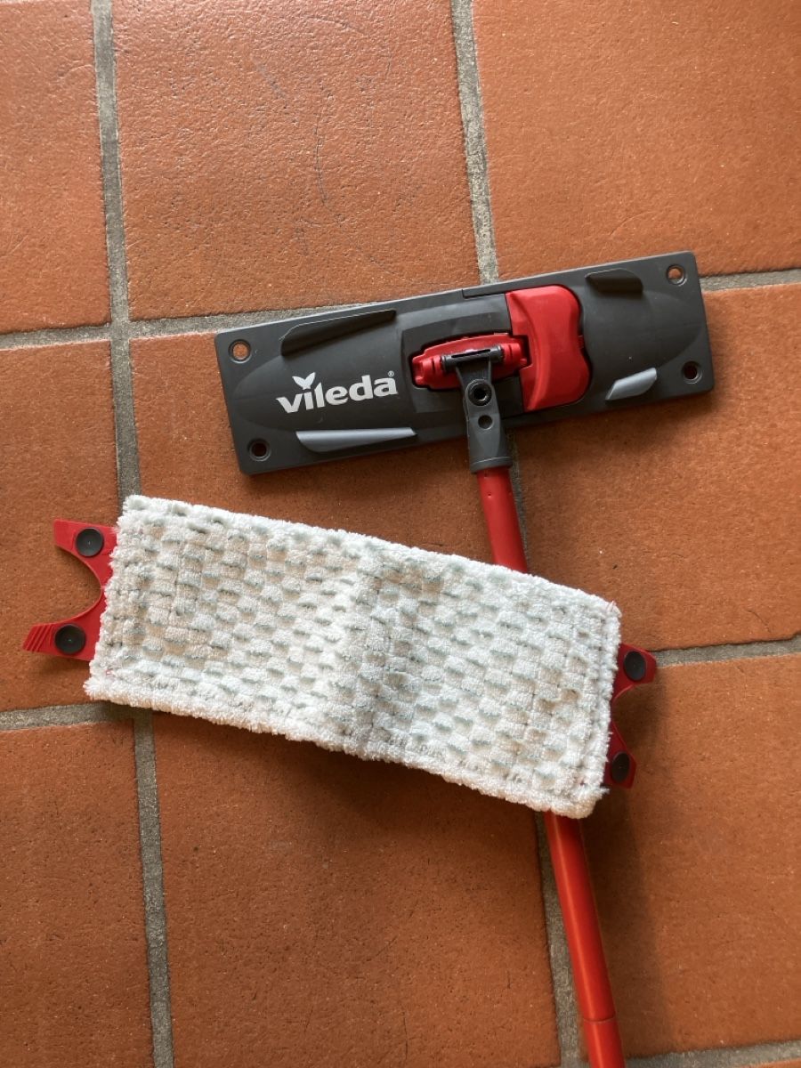 Vileda Altro in Apparecchi per la pulizia: Vileda Flachwischer plus 4 Lappen – Usato da Reiden venduto da Juda65