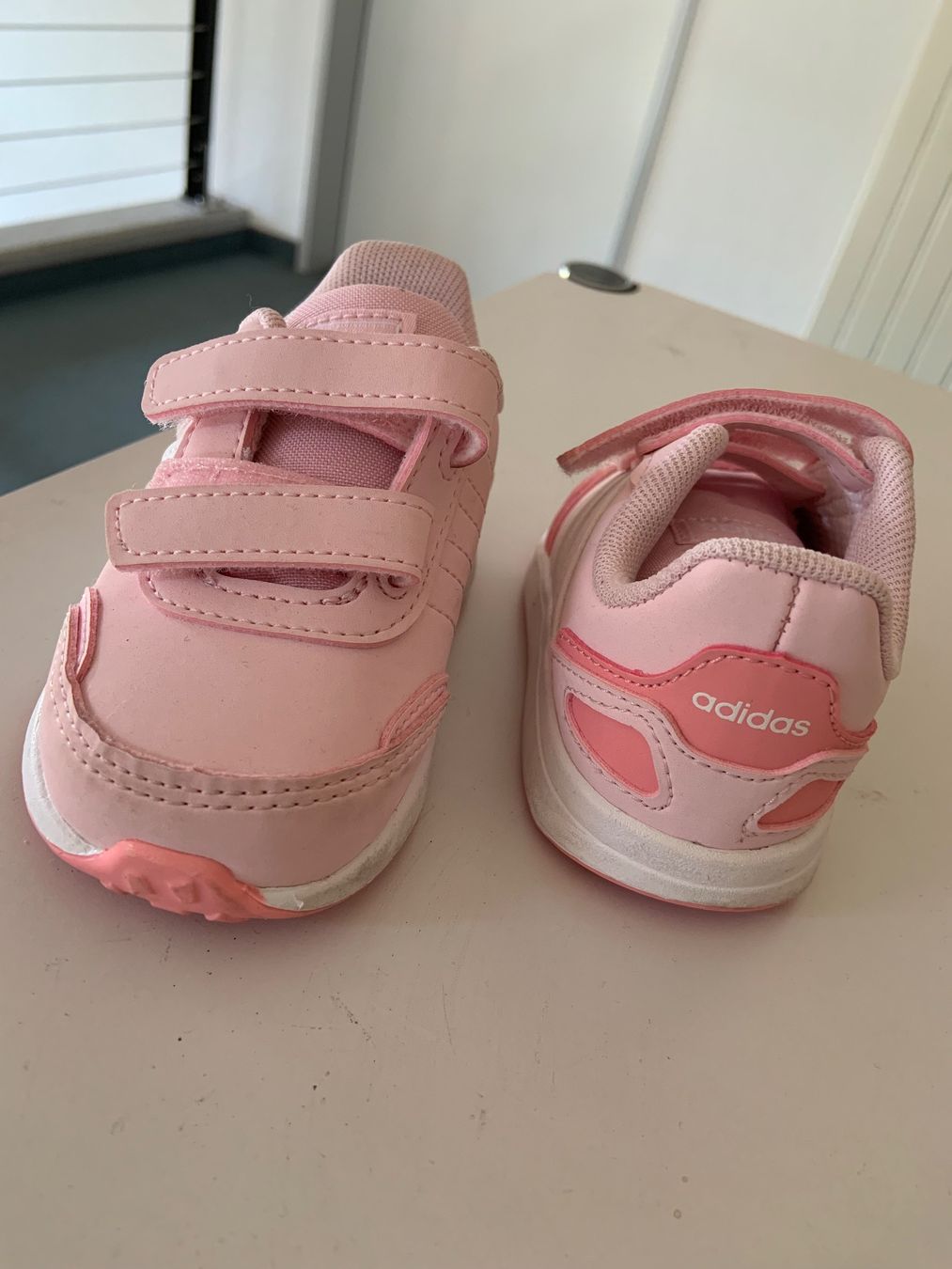 Adidas Scarpe per ragazzi: Rosa Adidas Turnschuhe Gr. 20 – Nuovo (secondo la descrizione) da Birmensdorf ZH venduto da maca8485 1