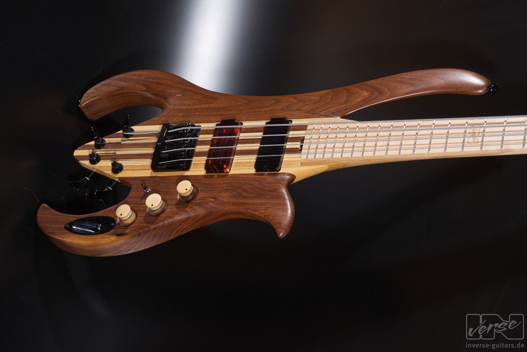 Strumenti musicali: INVERSE GUITARS Walnut Manta Bass – Nuovo e nell'imballaggio originale da Schaffhausen venduto da Saitensprung_SH 8