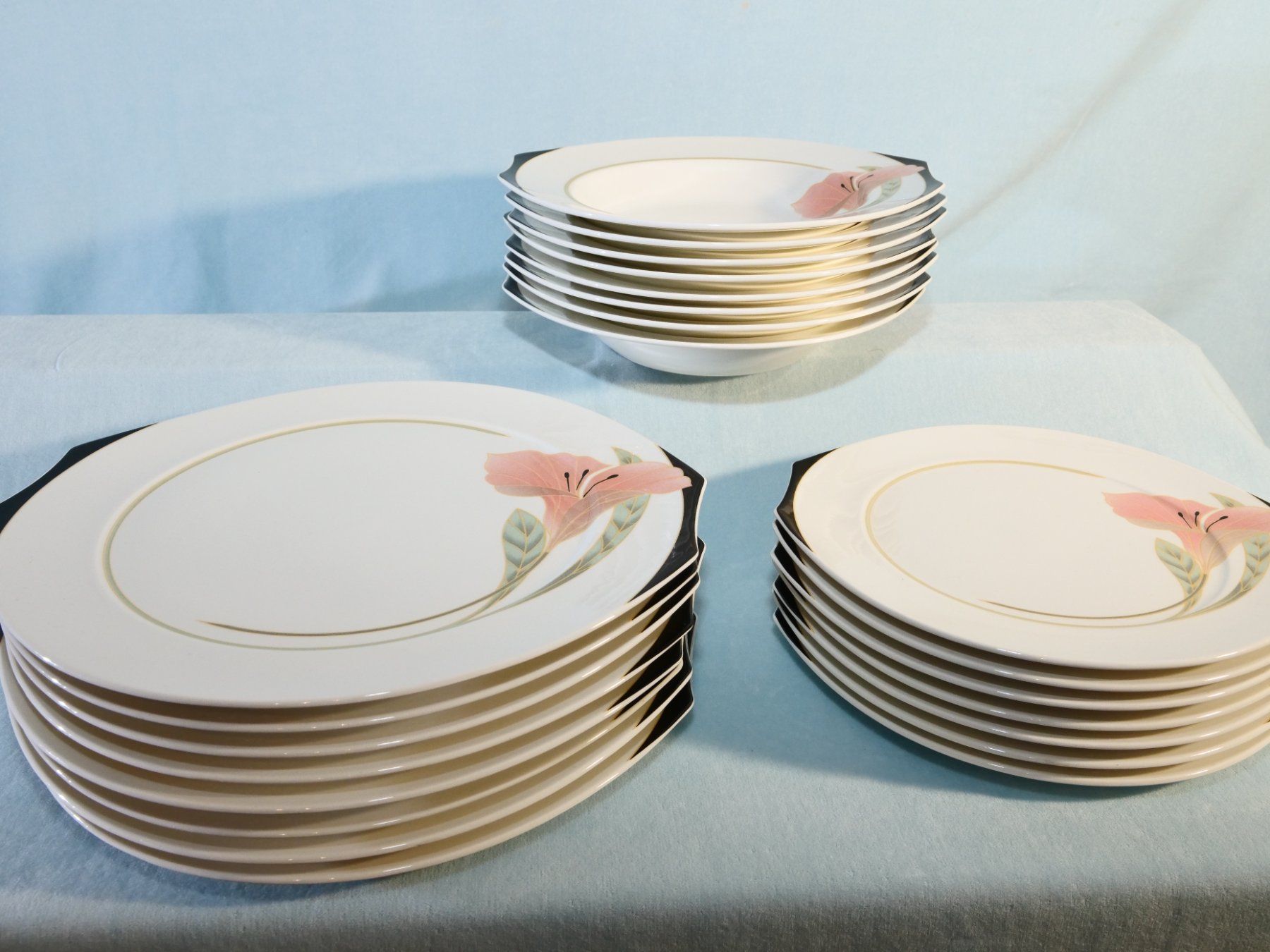 Villeroy & Boch Geschirrsets: Villeroy & Boch- Geschirr-Set  / Serie: Iris – Gebraucht aus Lustmühle von  1