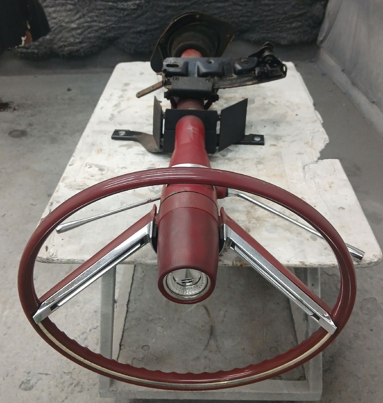Ford Tutti pezzi di ricambio auto: Colonne de direction Ford Thunderbird 1966 – Usato da la heutte venduto da Auto-stock