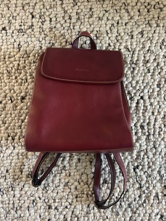 Eleganter burgundy Lederrucksack
