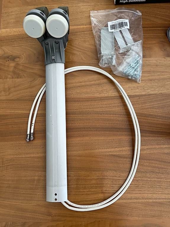 Satellitenschüssel: Satelittenantenne, Satelittenfinder mit Halteständer – Gebraucht aus Maienfeld von ang_6pbr 2