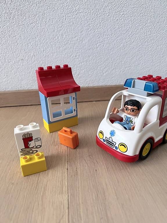 Lego Spielzeuge: LEGO DUPLO 10527 Krankenwagen – Gebraucht aus Meilen von iza_scz7