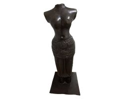 Frauenkörper Skulptur aus Stein, schwer, 1m, mit Sockel