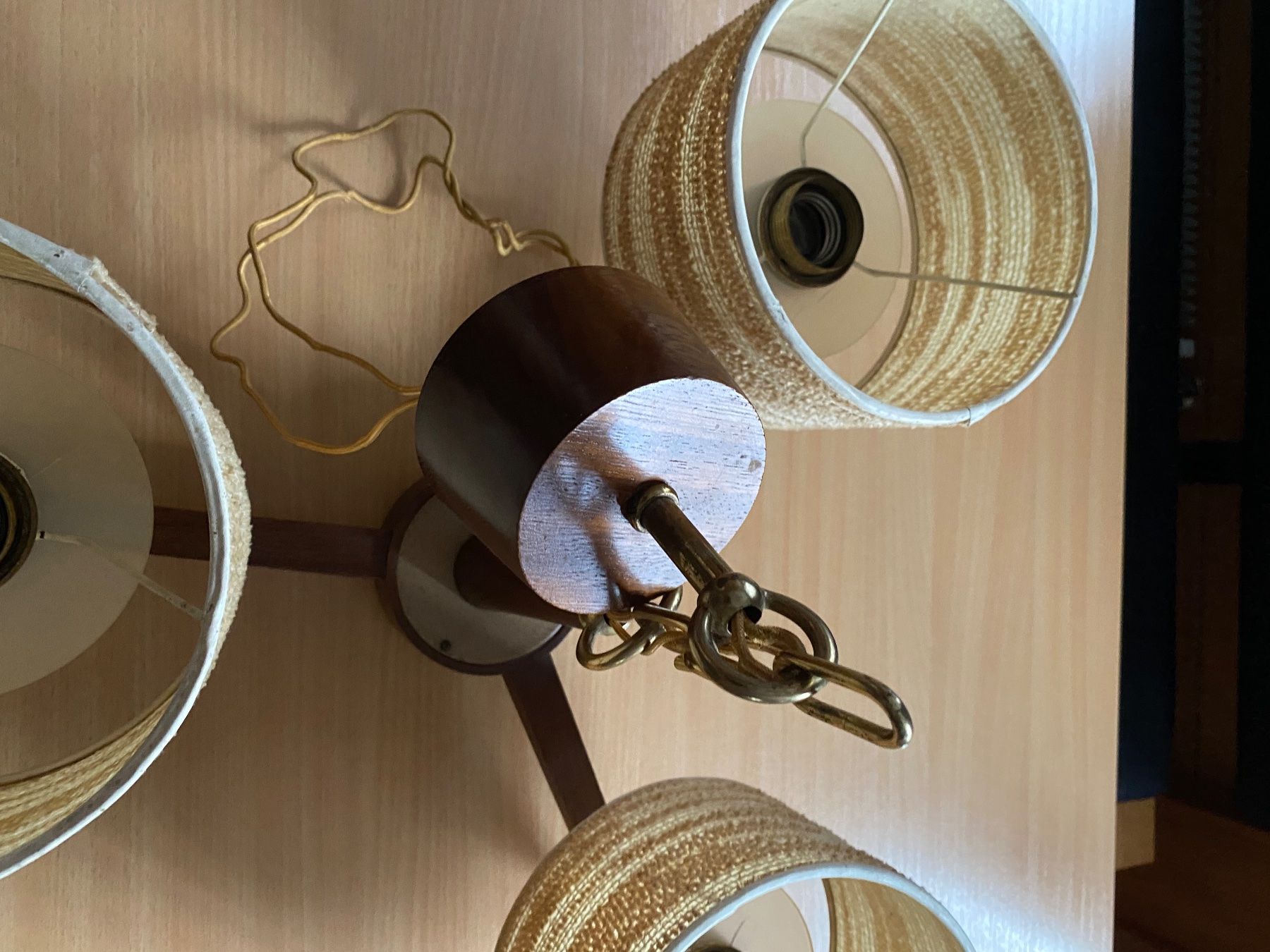 Lampadari & plafoniere: Deckenleuchte mit drei Schirmchen, Holz/goldfarbene Kette – Usato da Stein AR venduto da claire009 7