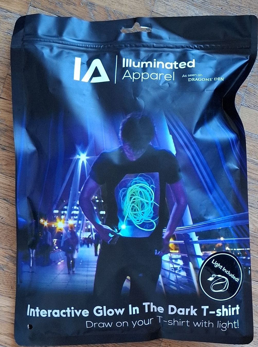 T-shirt: Leuchtendes T-Shirt Illuminated Apparel – Nuovo e nell'imballaggio originale da Affoltern am Albis venduto da Joels