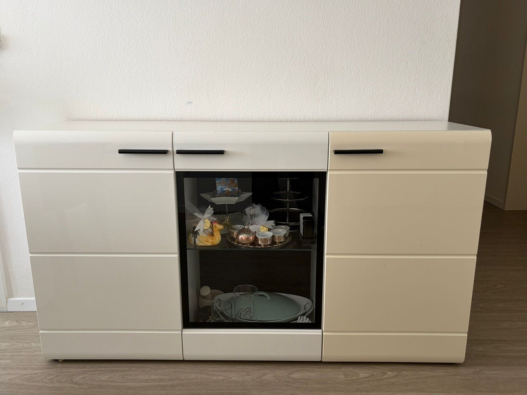 Commodes: Kommode / Sideboard – 152 cm breit – D'occasion à Regensdorf par sai_9cl2