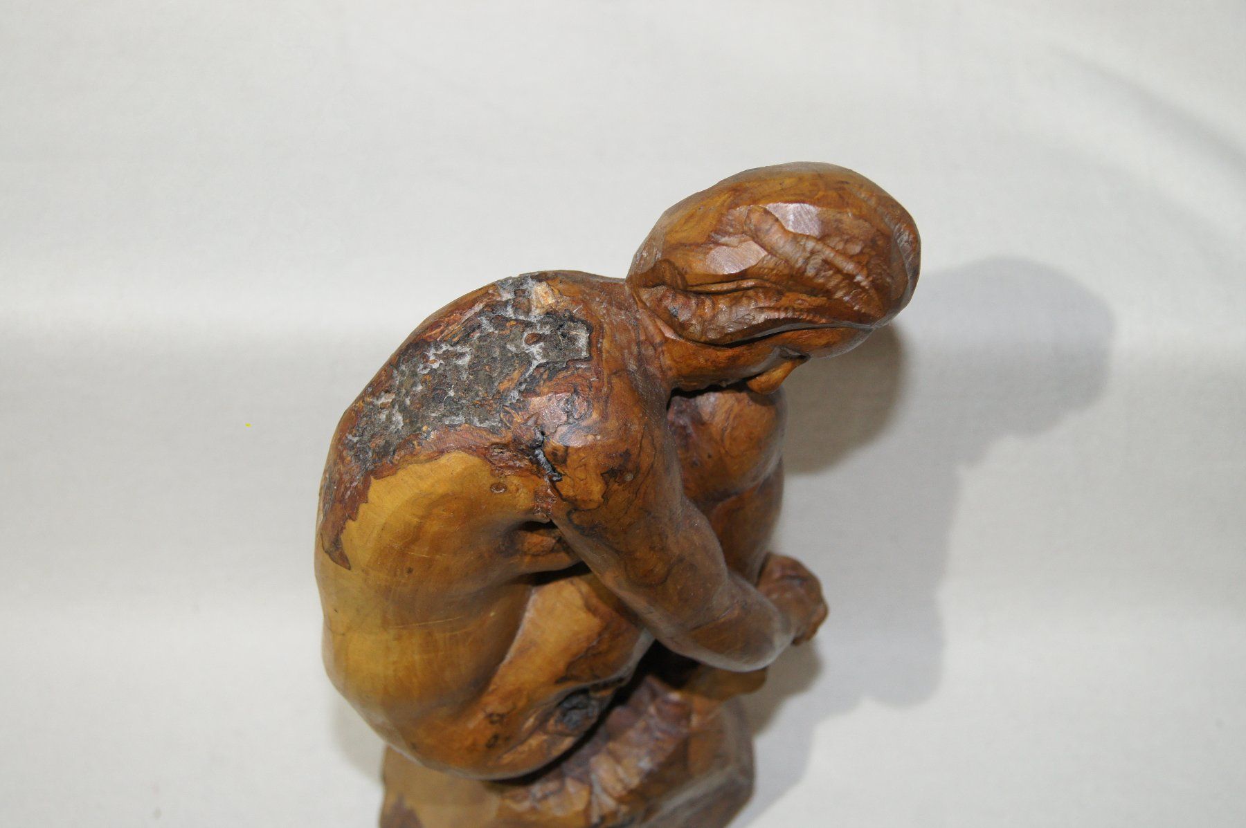 Figurines: Auf Baumstrunk sitzende junge Frau – D'occasion à Geroldswil par ARTEFACTO 7