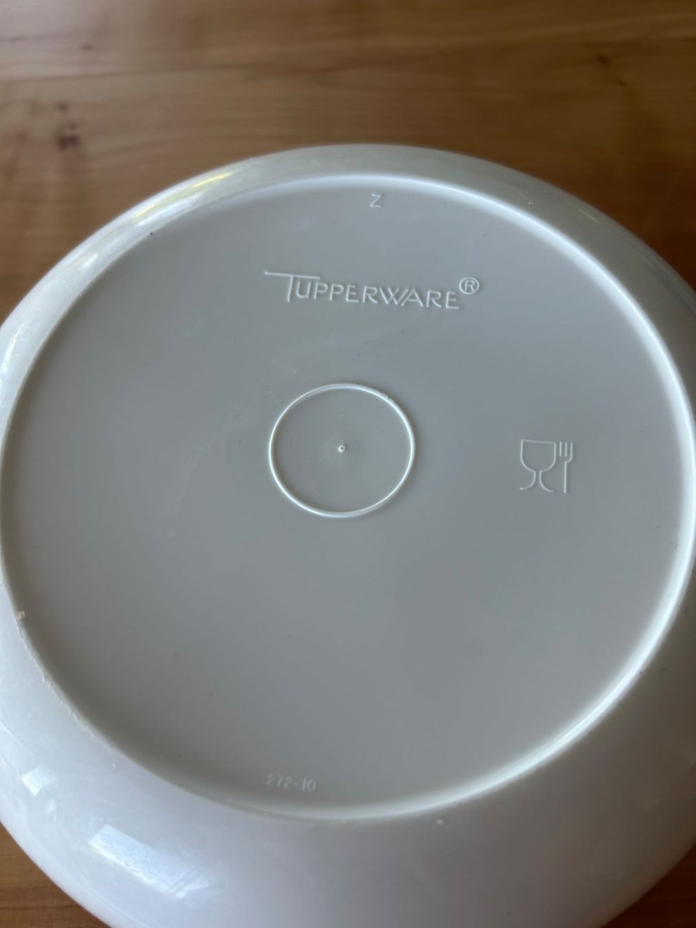 Tupperware Recipients et similaires: Tupperware Schüssel mit Deckel Lilla/Weiss – D'occasion à Kaltbrunn par lagone1 2