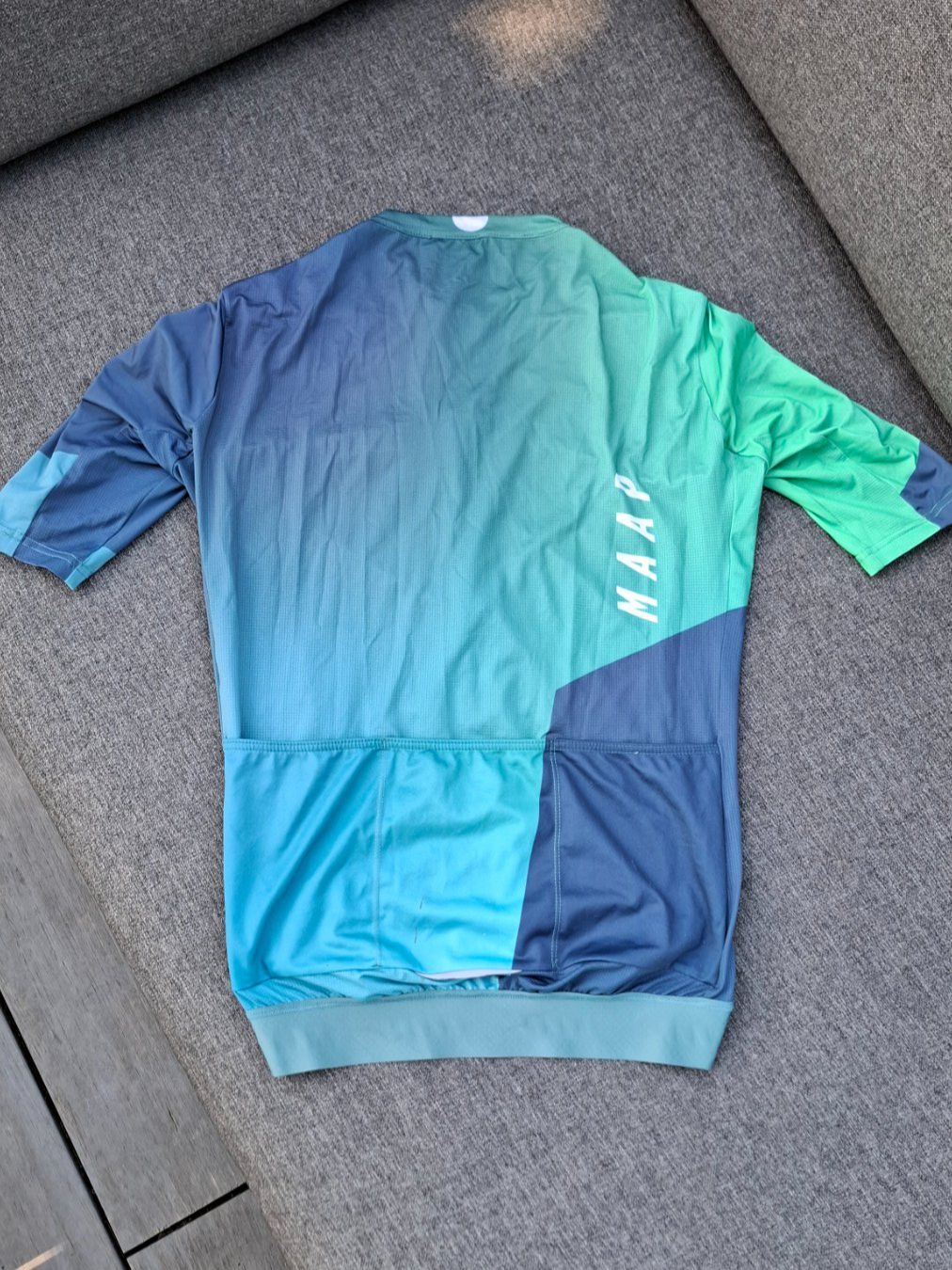 Leibchen & Hosen: MAAP Flare Pro Fit Jersey Grösse M – Gebraucht aus Aarberg von Reuse_08 2