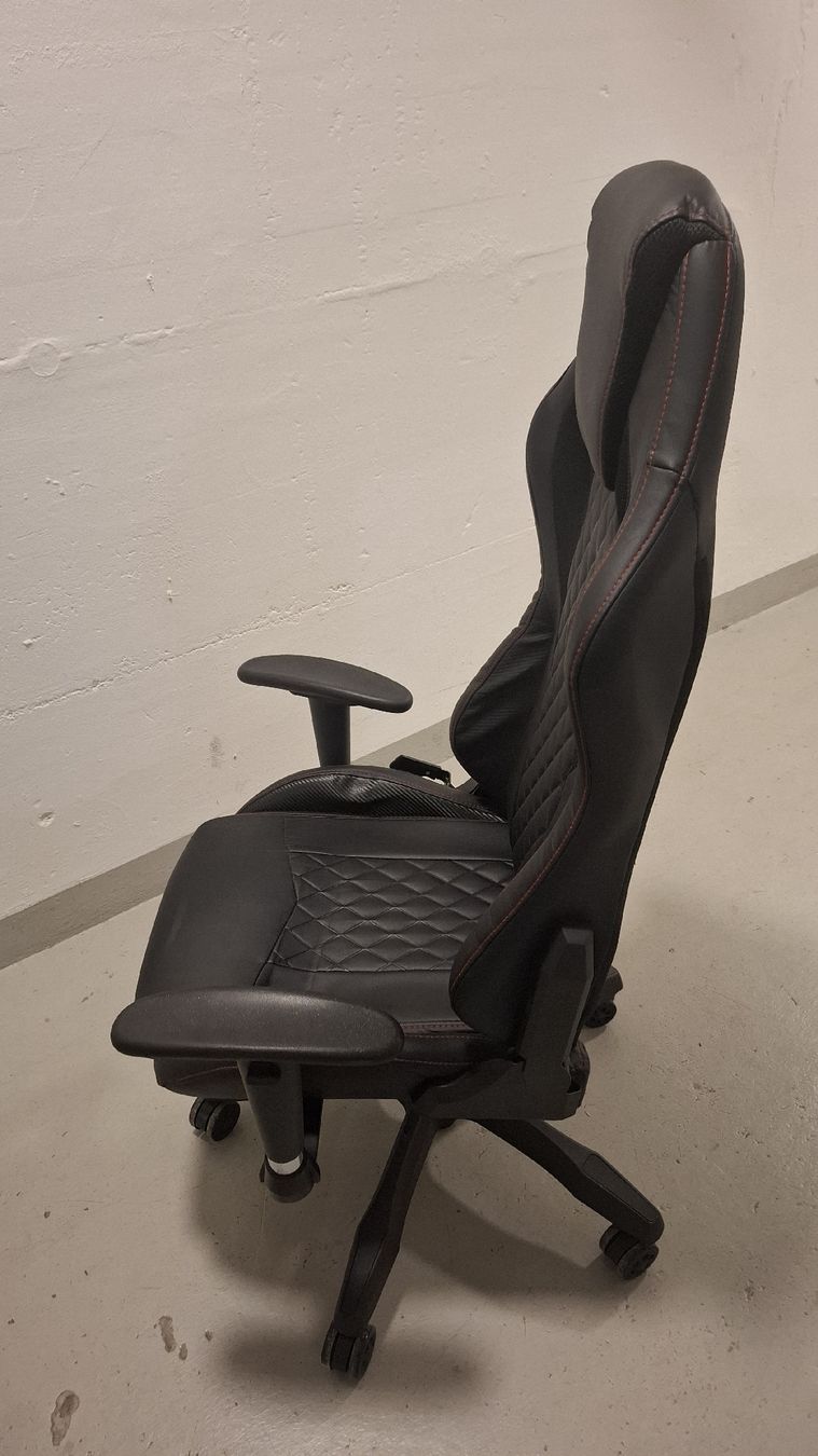 Stühle: Gaming chair – Gebraucht aus Basel von G30rg3 3