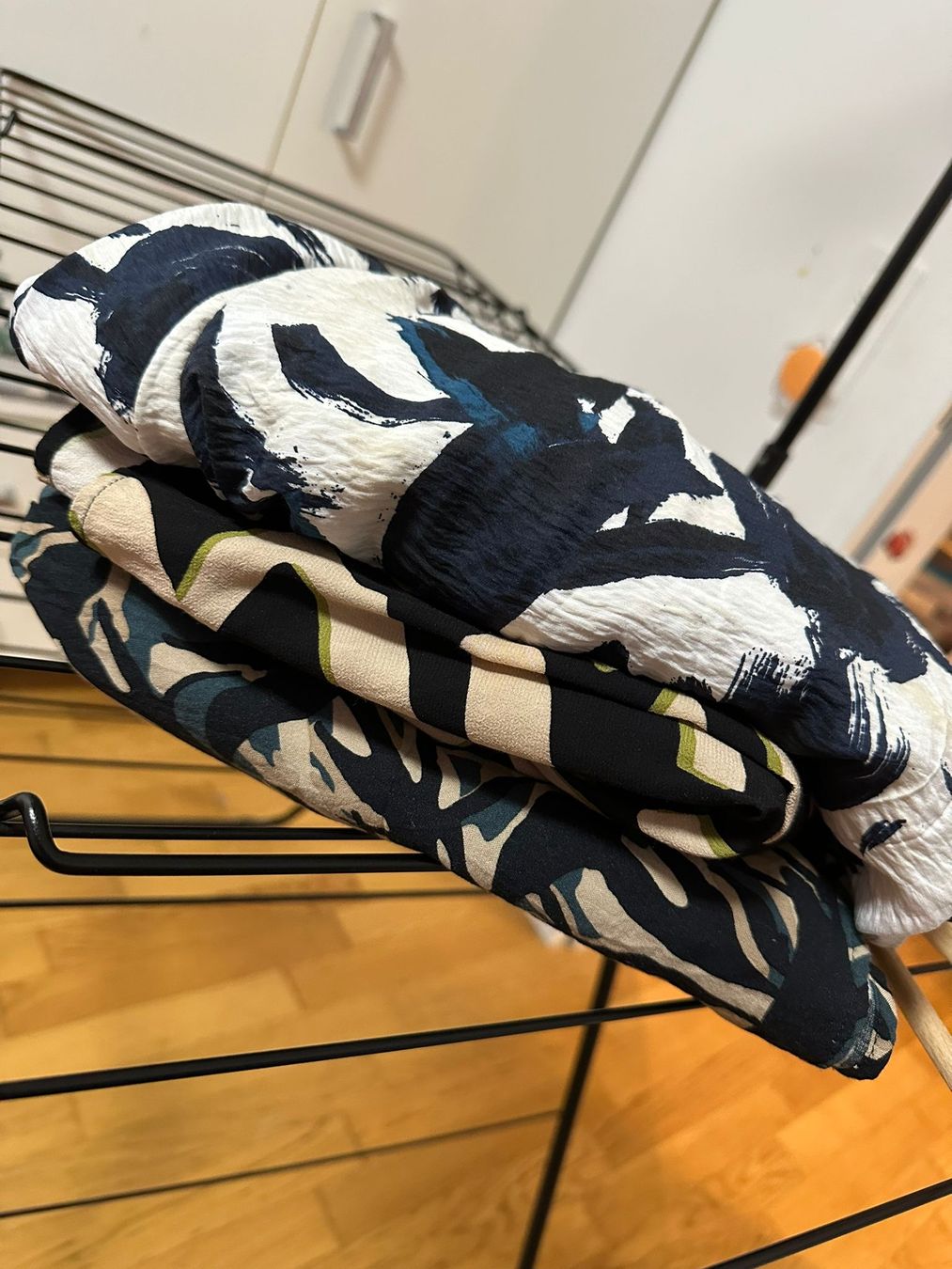 Lotti di vestiti: Frauenkleider grösser S & M – Nuovo (secondo la descrizione) da Bülach venduto da benjamin319 5