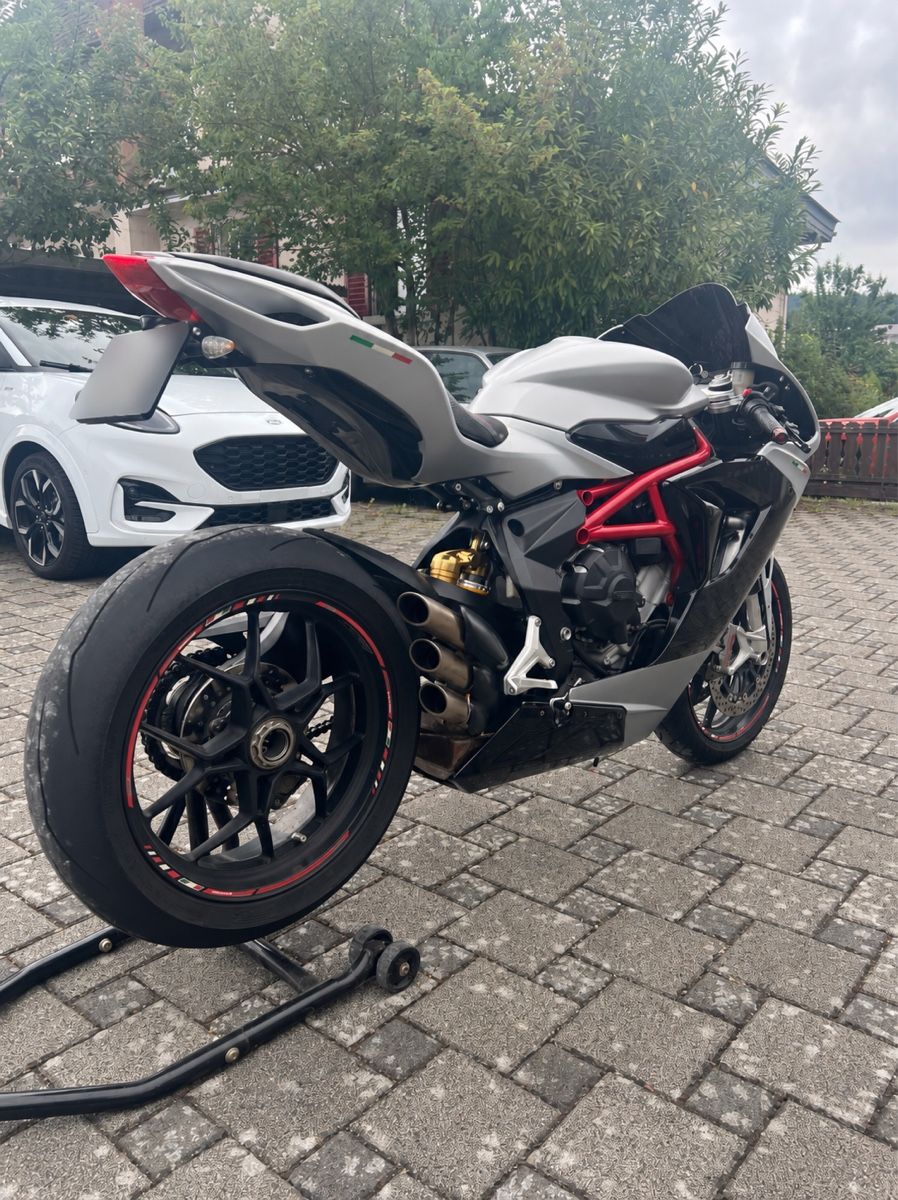 MV Agusta Strada: MV Agusta F3 800 silber/rot – Usato da Dottikon venduto da Nate96 3