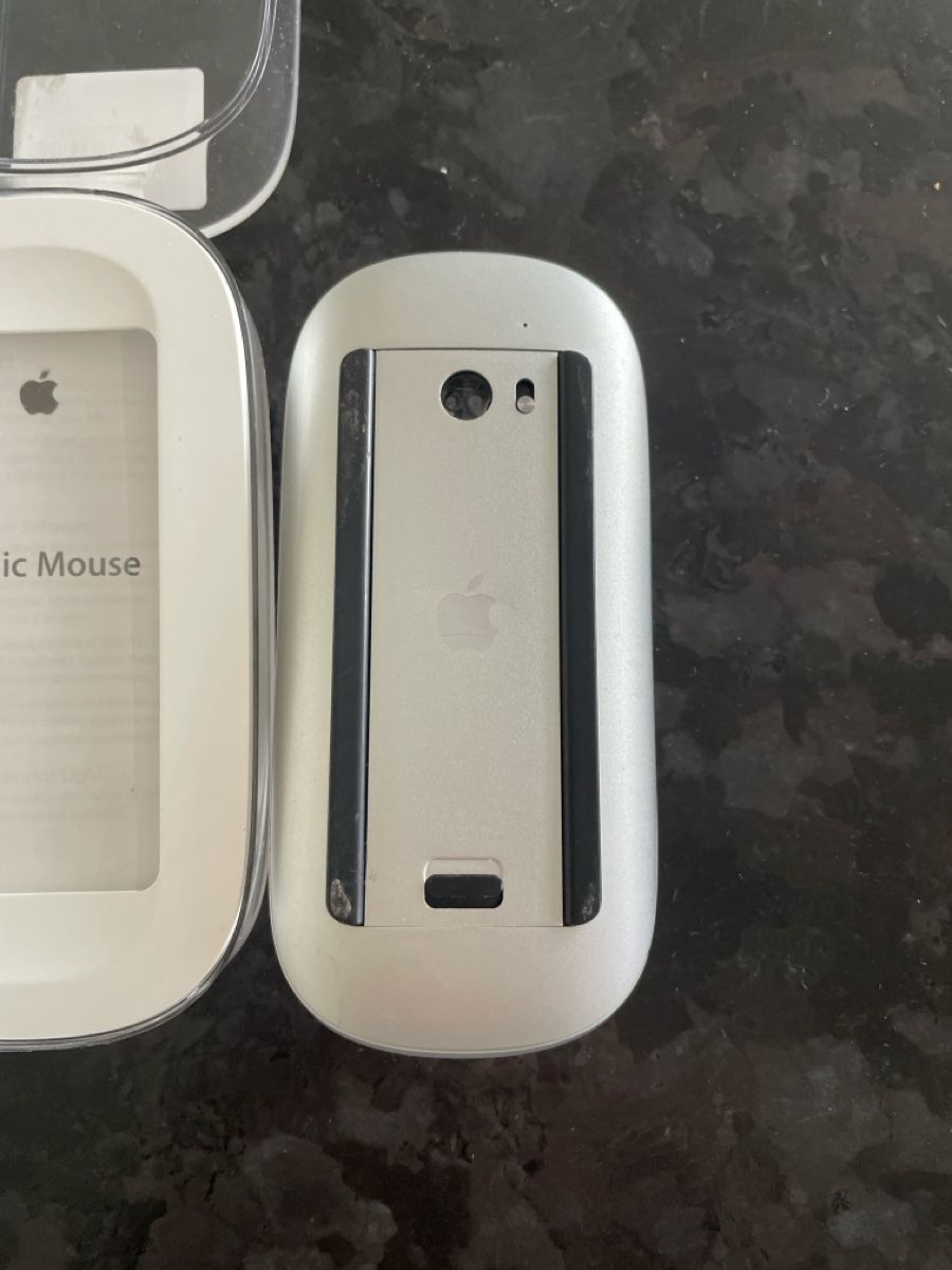 Apple Mouse: Apple Magic Mouse - Wireless – Nuovo (secondo la descrizione) da Le Grand Saconnex venduto da Enrica01 3