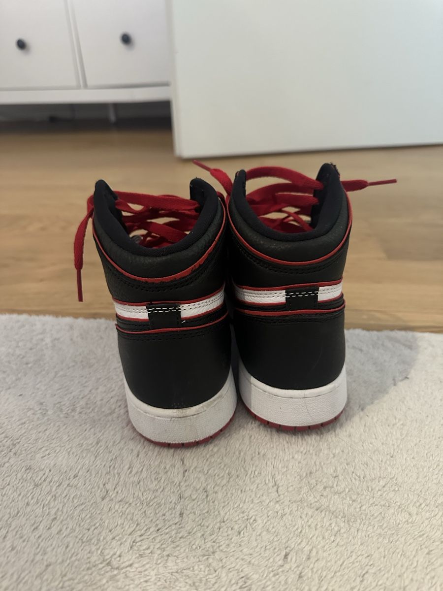 Jordan Scarpe da uomo: Jordan 1 Retro hoch bloodline – Nuovo (secondo la descrizione) da Uster venduto da celiiinaaa 4