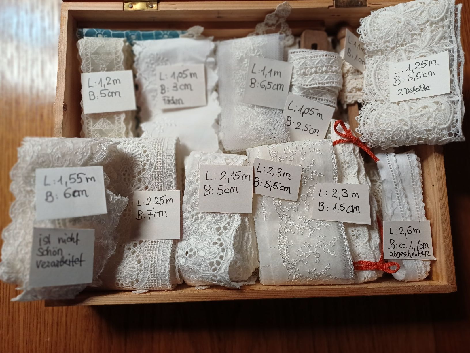 Tessuti: alte Holzschachtel mit div. Spitzen – Usato da Gächliwil venduto da lesidees 8