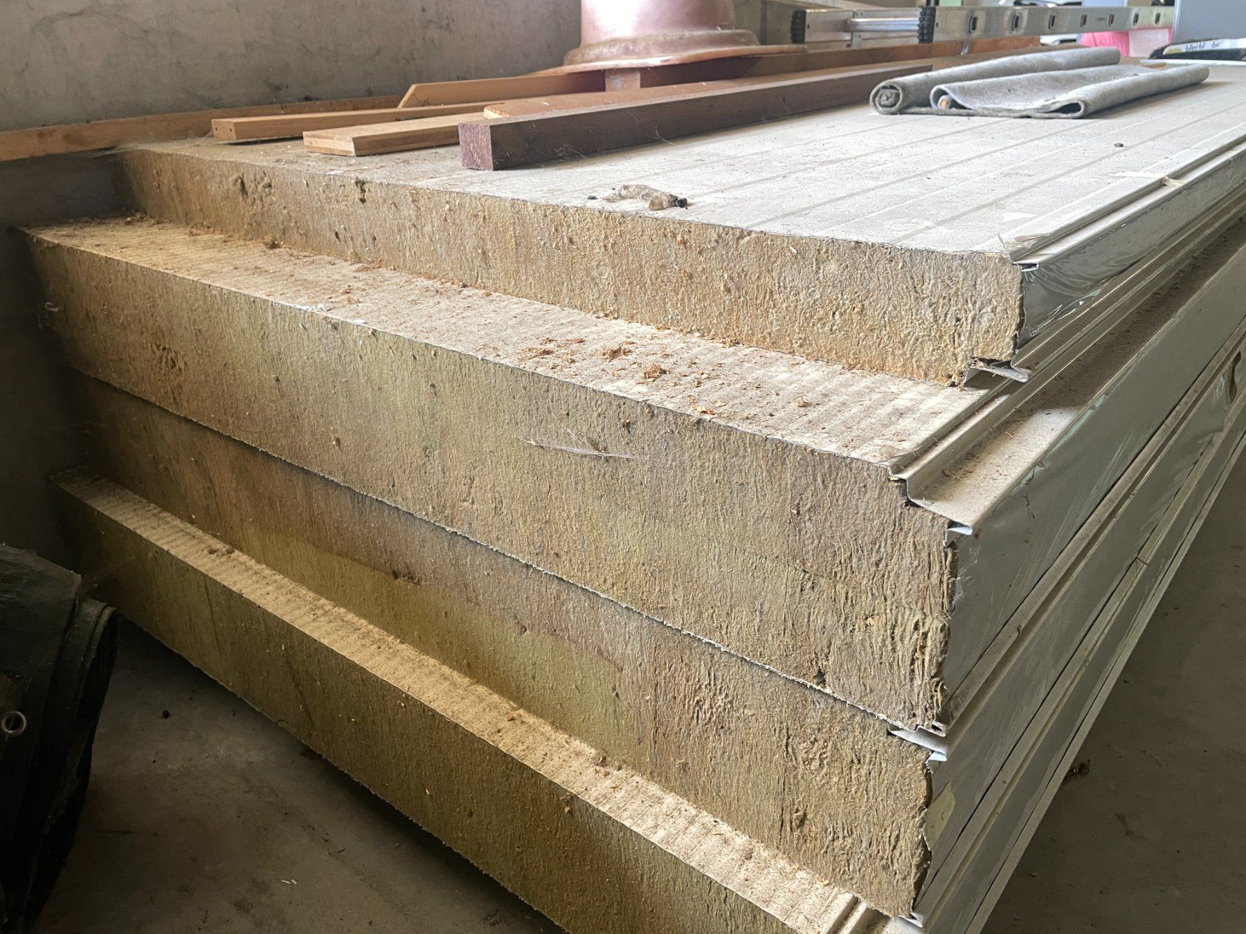 Sonstige Baumaterialien: Sandwichpaneele Steinwolle ca. 20m2 ungebraucht. – Gebraucht aus Seon von Jeep--