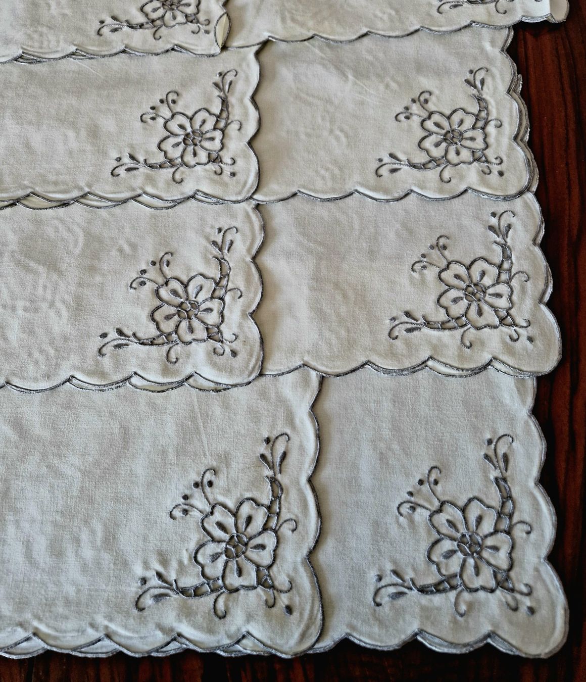 Biancheria da letto: Servietten mit Stickerei 10Stk. – Nuovo (secondo la descrizione) da Bern venduto da Antikbatik 2