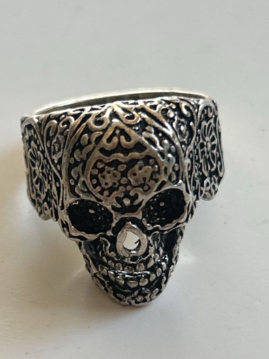 Anelli: Ring Totenkopf Muster silberfarben(S35) – Usato da Neuenhof venduto da SchnaeppliAllerlei 1