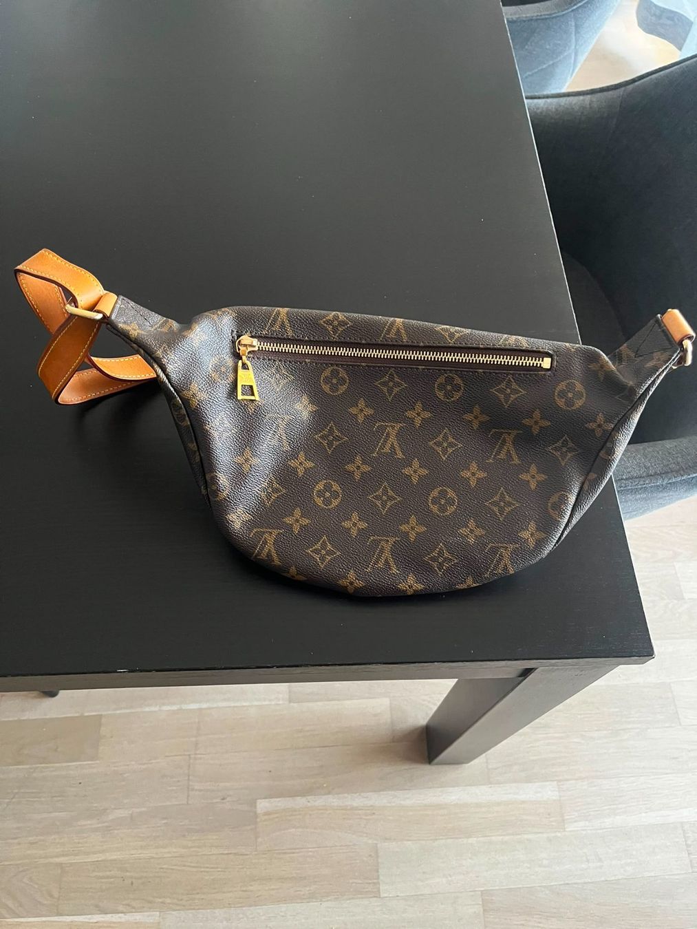Louis Vuitton Borse: Louis Vuitton Bumbag Monogram Original Top Zustand – Usato da Münsingen venduto da mar_7tkq 3