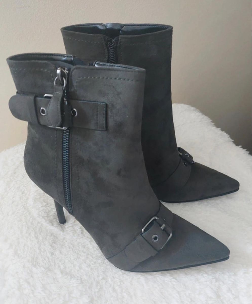 Damenschuhe: Stiletto dunkelgrün suede  – Gebraucht aus Schaan von kri_tsw8