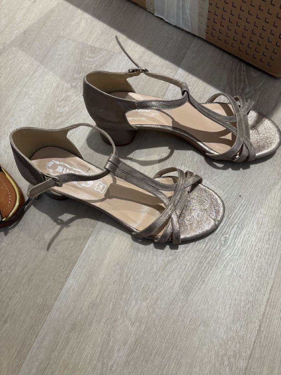 Scarpe da donna: Sandales 40 brillantes – Nuovo (secondo la descrizione) da Zürich venduto da col_w79f 1