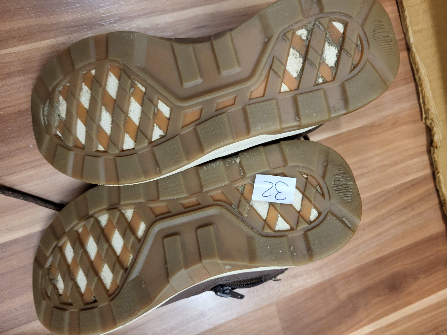 Palladium Scarpe da uomo: Freizeitschuh Palladium gr 32 K3 – Usato da Schwarzenburg venduto da Sunny0290 1