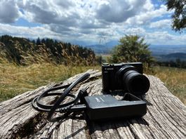 Canon PowerShot G1x mit Ladegerät und Speicherkarte
