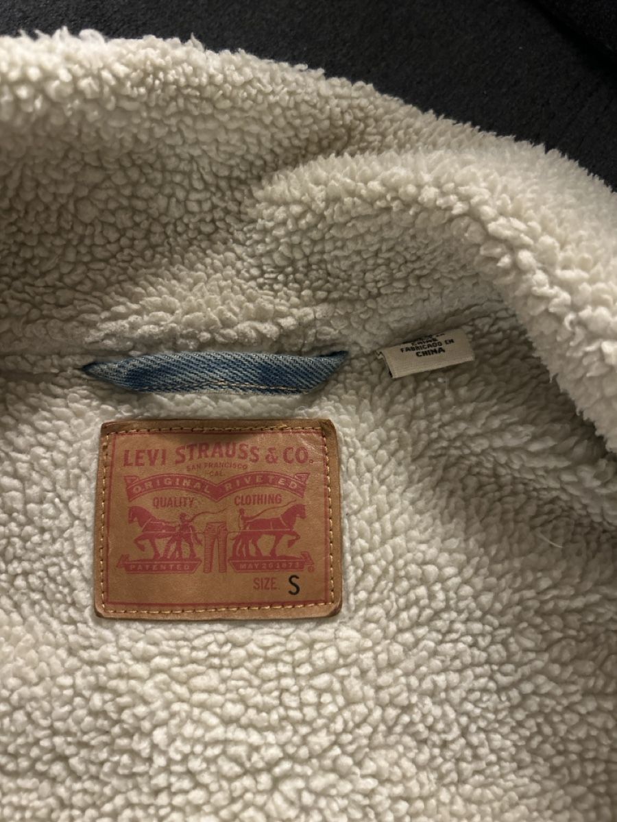 Levi's Giacche: Levi's Jeansjacke mit Teddyfell – Usato da Savognin venduto da Miss-Baerbl 1