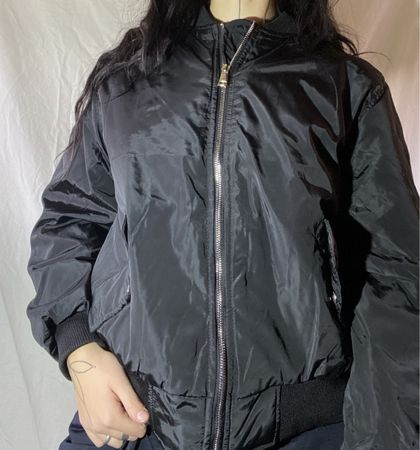 Schwarze Bomberjacke
