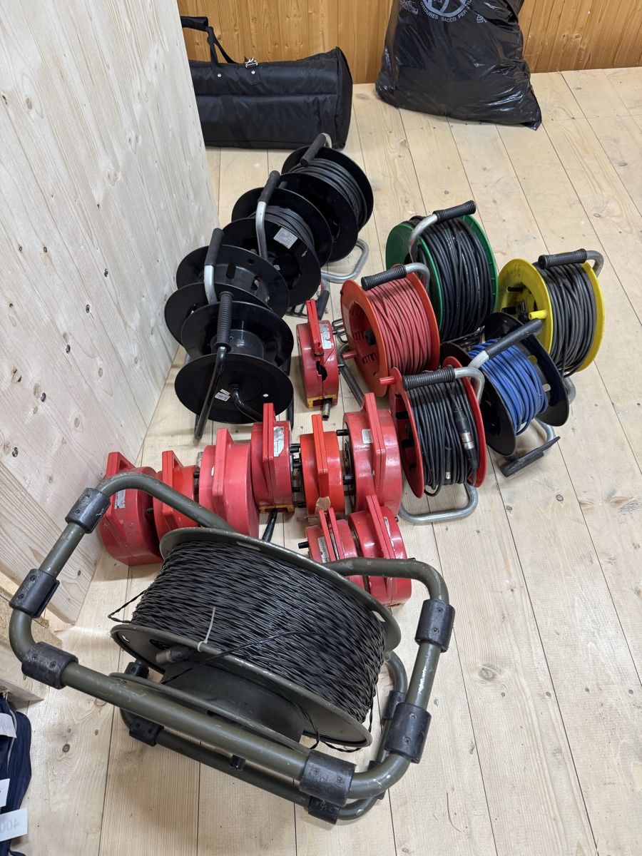 Cavi: sämtliche Kabel – Usato da Goldingen venduto da DDietziker