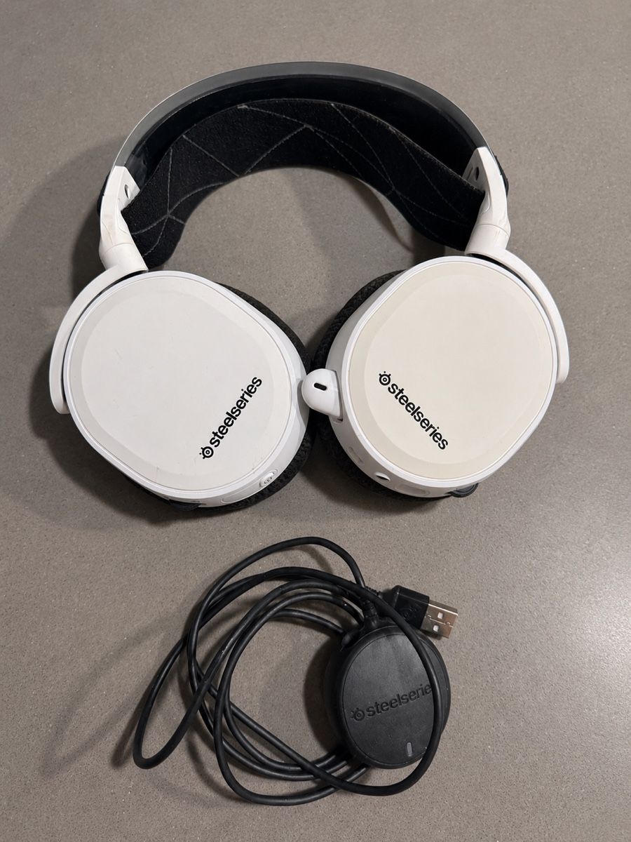 Steelseries Cuffie: Steele series Arctis 7 Wireless White gaming headset – Usato da Basel venduto da Jessve8