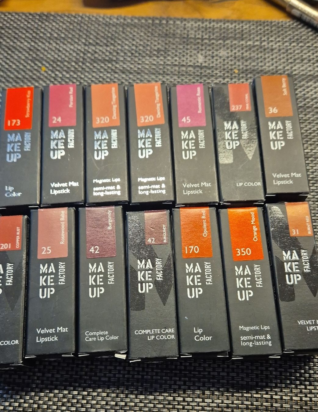 Make-up: MAKEUP FACTORY Lippenstifte 15 Stück  – Nuovo e nell'imballaggio originale da Waltenschwil venduto da jane210