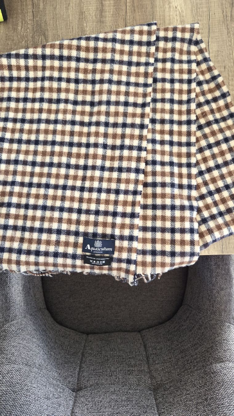 Aquascutum Foulard & Sciarpe: Écharpe Aquascutum – Usato da Tentlingen venduto da Gio93