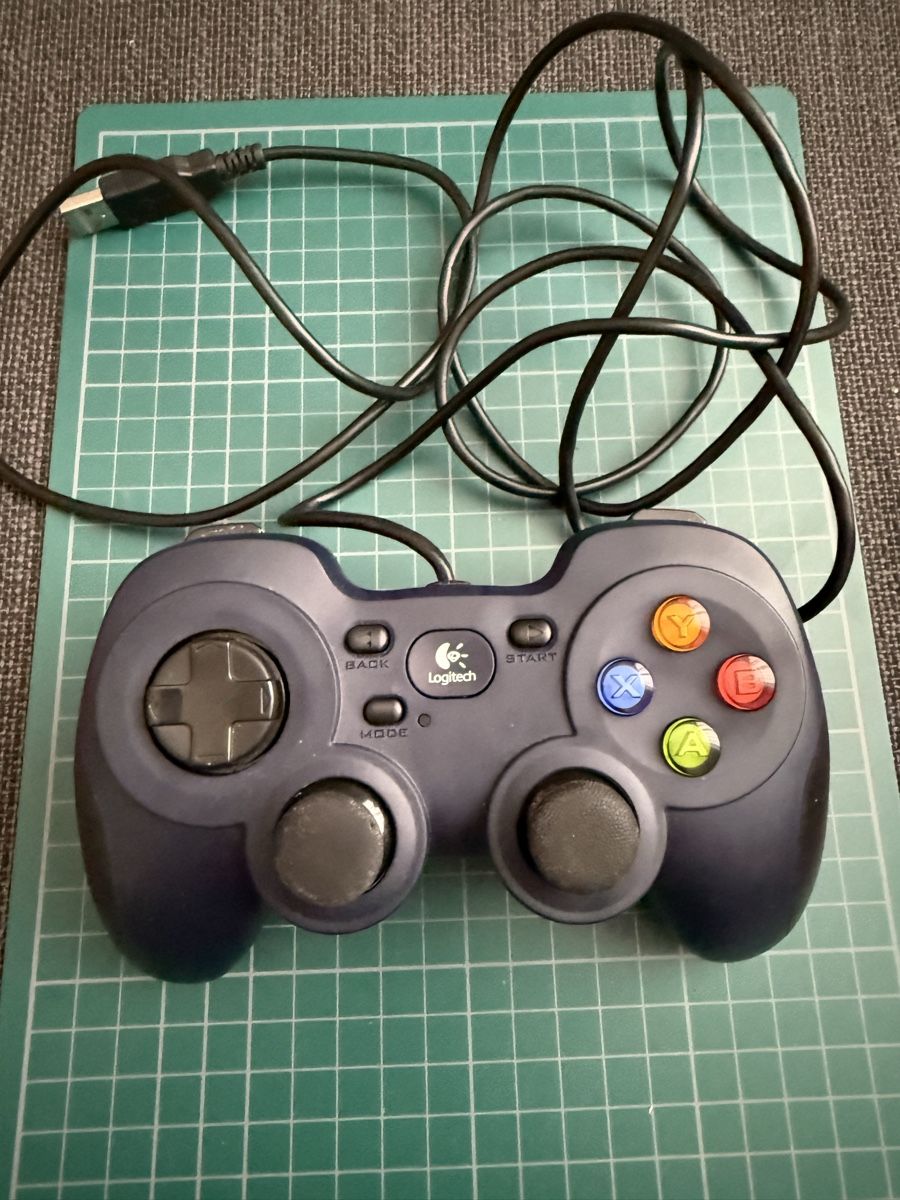 Logitech Controller: 2× Logitech F310 Gamepad – PC Controller – Gebraucht aus Dottikon von bend 1