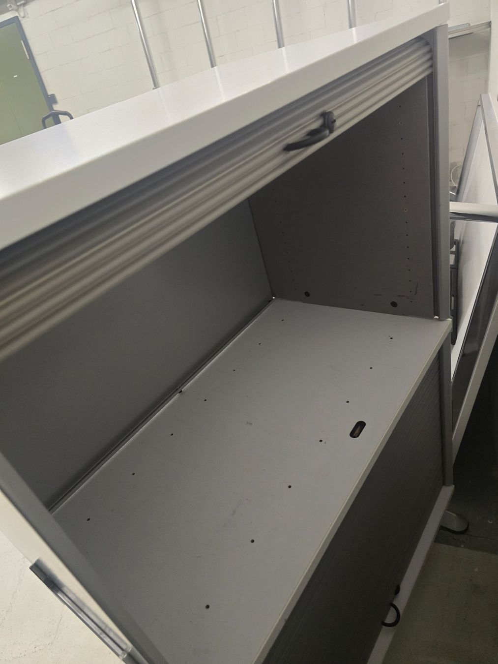 Kommoden: Rolladenschrank grau mit zwei Fächern gebraucht – Gebraucht aus St gallen von bb_12 2