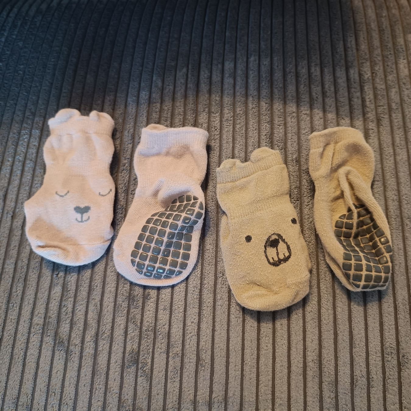 Chaussettes enfants: Socken Grösse 15-18  – D'occasion à Jaberg par urig17.